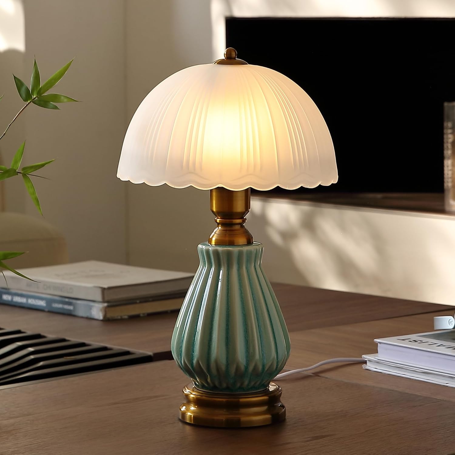 Vintage Mid-Century Ceramic Table Lamp — 16" — LD004