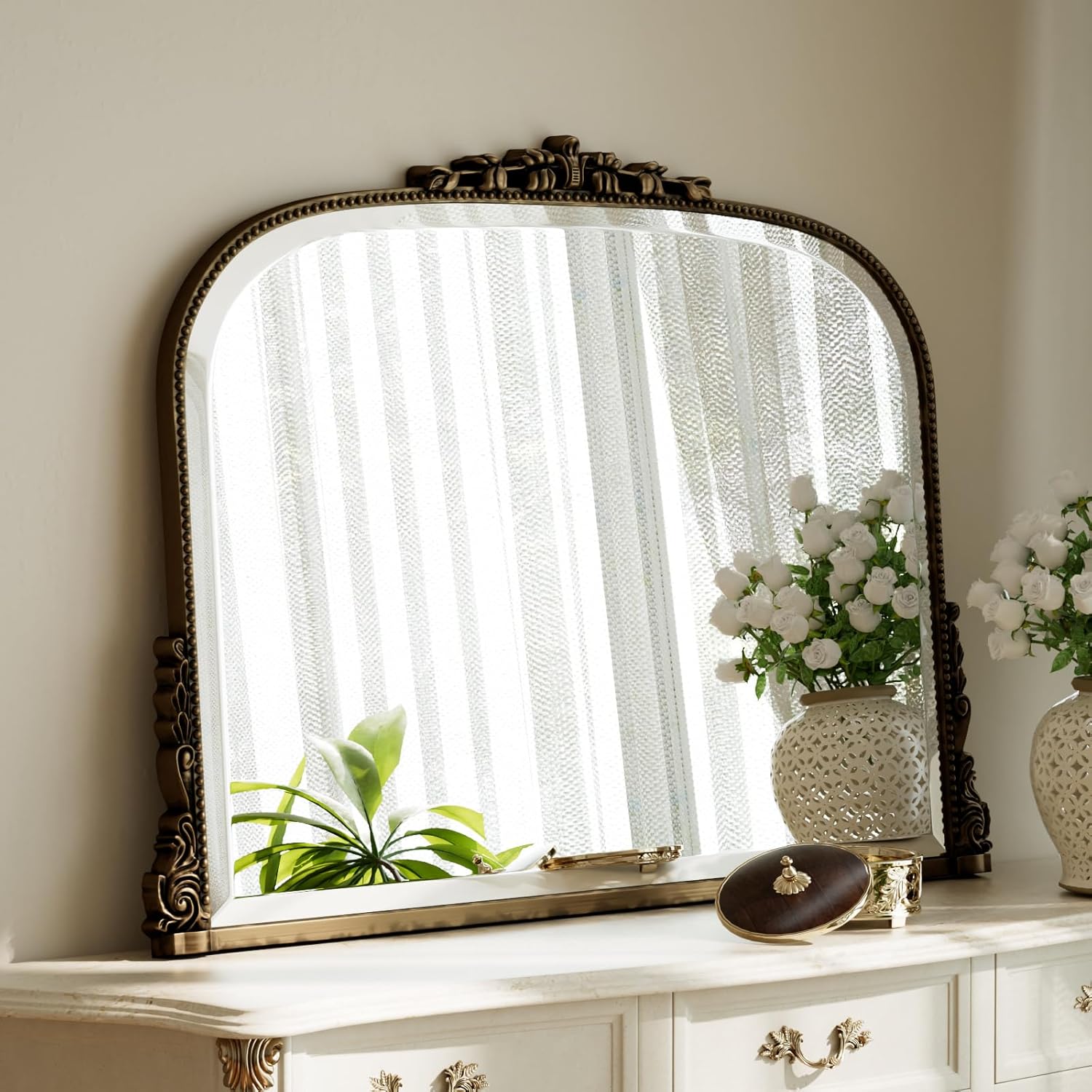 Round Luxe Gold Wall Mirror — 27" — Baroque Frame