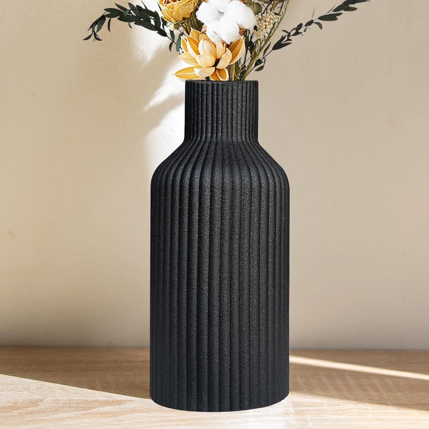 Modern Black Flower Vase — Black
