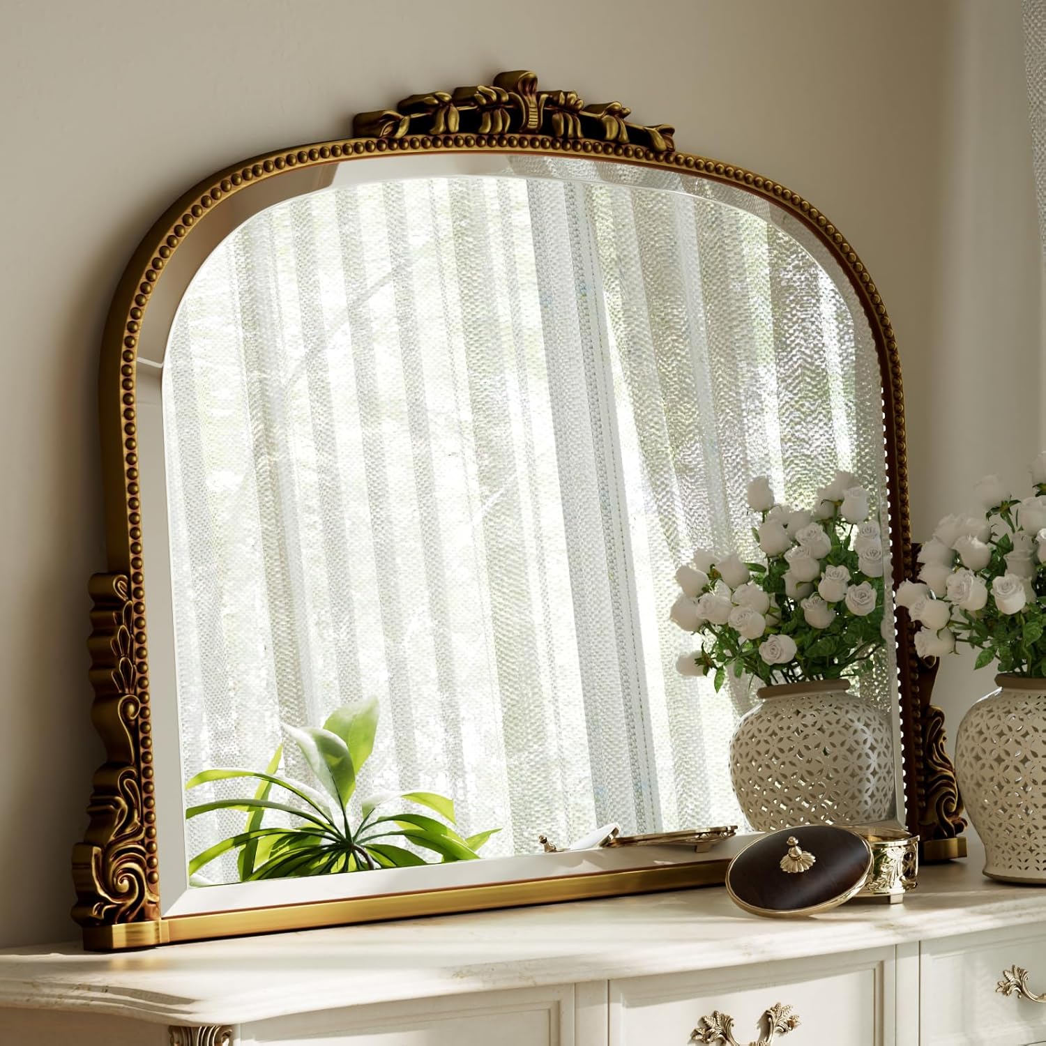 Round Luxe Gold Wall Mirror — 27" — Vintage Gold