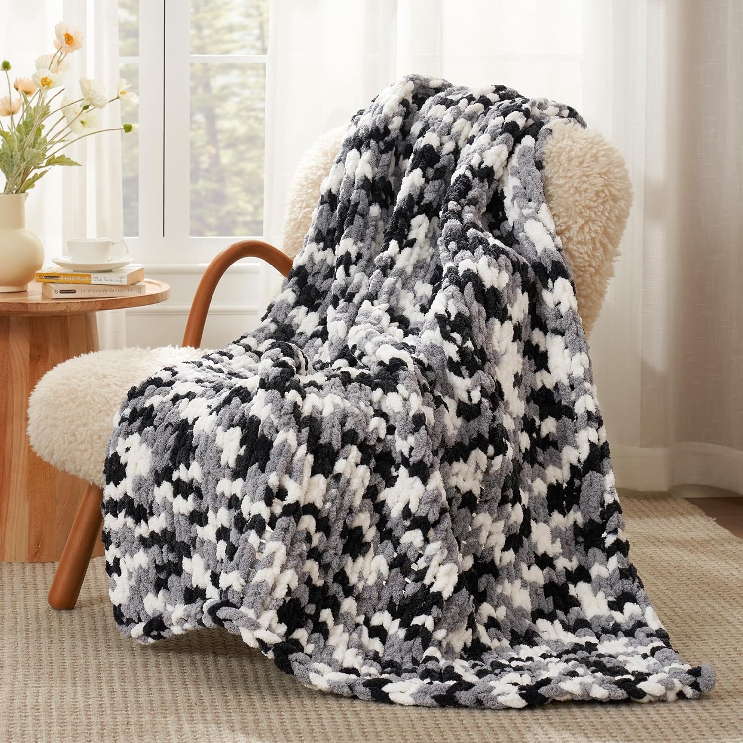 Knit Beige Throw Pillow — 50" — Black&white